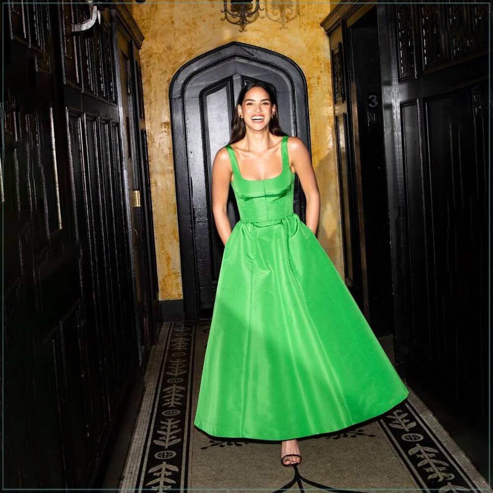 $4400 Carolina Herrera Full Silk Green Crinoline Runway Dress